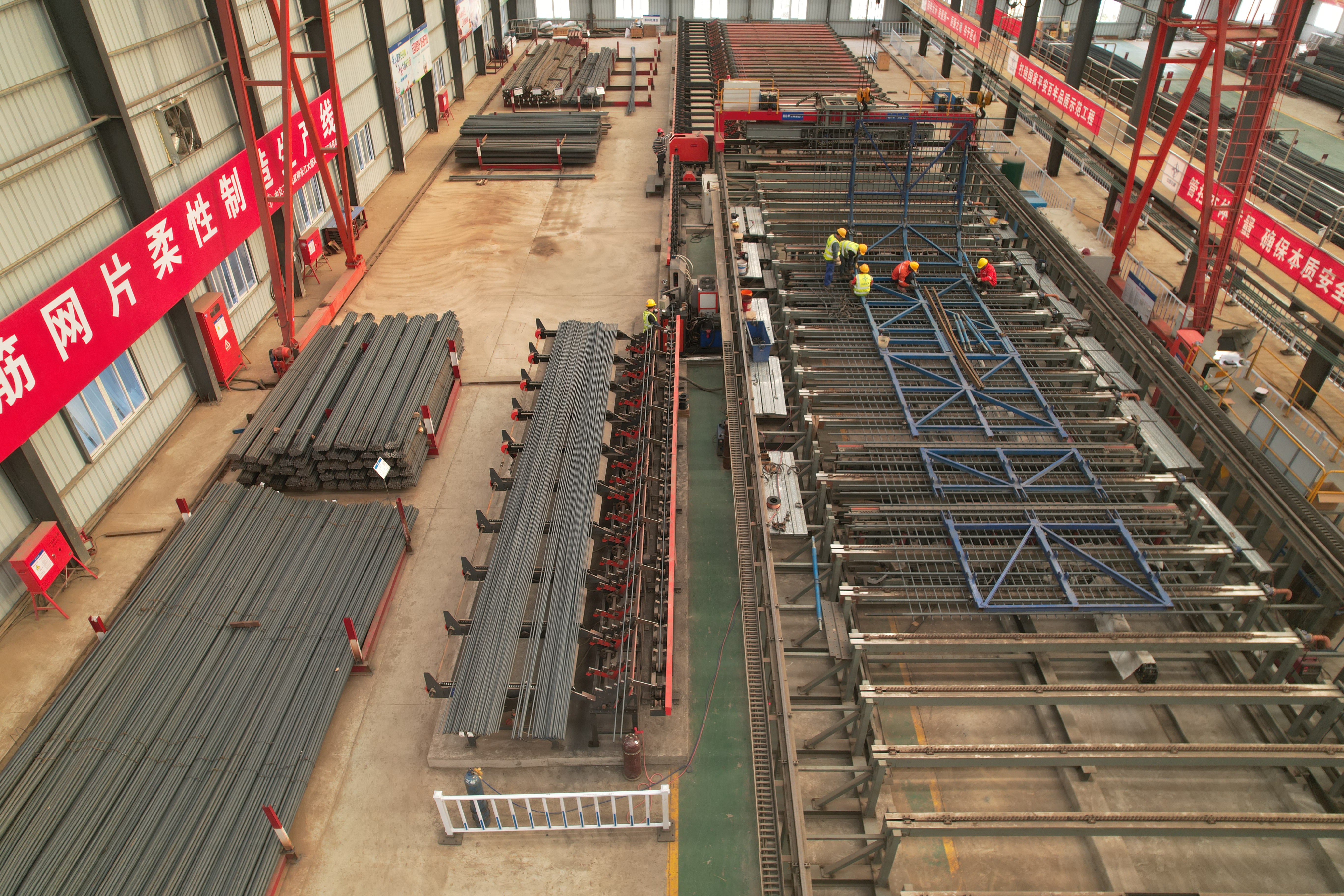 KAIYUN平台走进武汉智能建造现场：百米高空有“智能工厂”地下基坑有“遮阳伞”(图2)