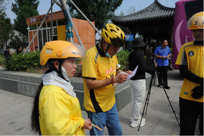 KAIYUN官网·开云菏泽工会： “十百千”工程全方位为户外劳动者撑起“遮阳伞”(图5)