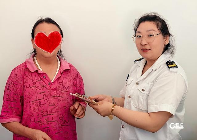 kaiyun官网手机、现金、药品……青岛10米车厢再现拾金不昧暖心场景(图2)