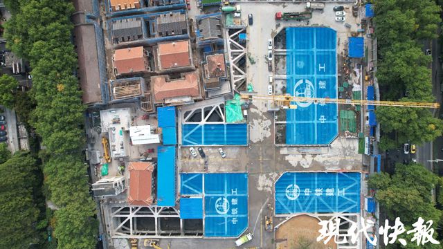 kaiyun南京试点首个“天幕工地”给工地加装“蓝色遮阳伞”(图3) kaiyun南京试点首个“天幕工地”给工地加装“蓝色遮阳伞”(图3)