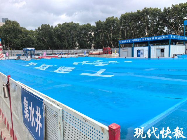 kaiyun南京试点首个“天幕工地”给工地加装“蓝色遮阳伞”(图4) kaiyun南京试点首个“天幕工地”给工地加装“蓝色遮阳伞”(图4)