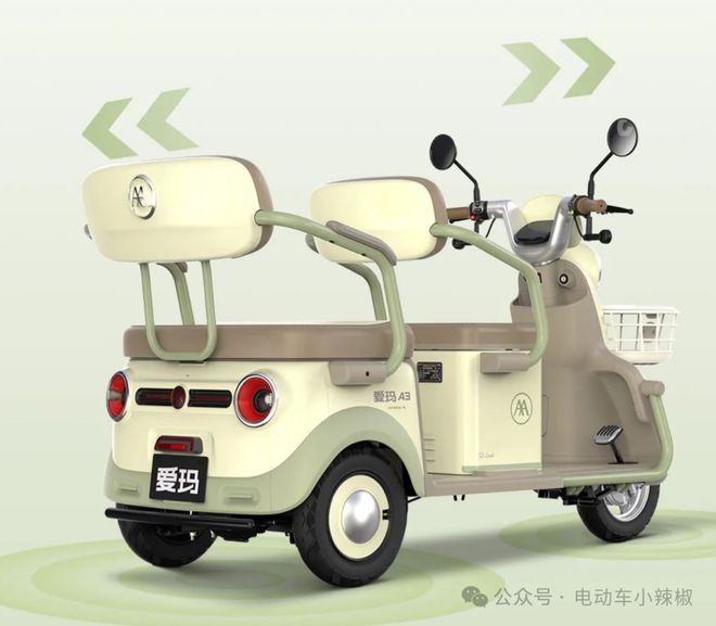 爱玛推出2款电动三轮车自带雨蓬颜值高大空间接送小孩很方便(图3)