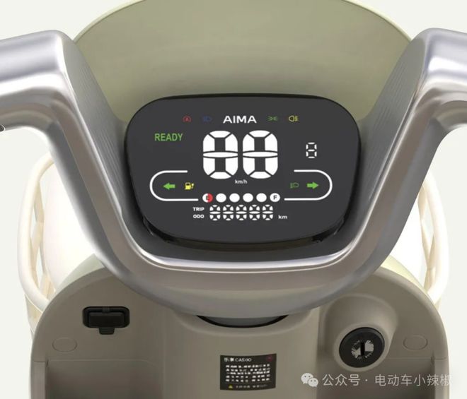 爱玛推出2款电动三轮车自带雨蓬颜值高大空间接送小孩很方便(图4)