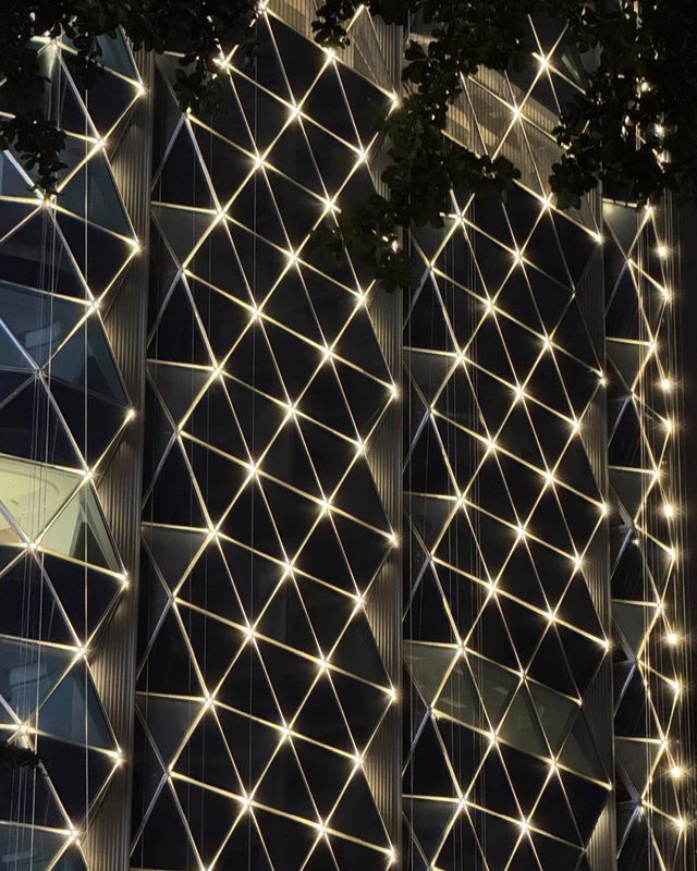 50亿!中国在建第一高银行总部大楼亮灯(图1) 50亿!中国在建第一高银行总部大楼亮灯(图1)