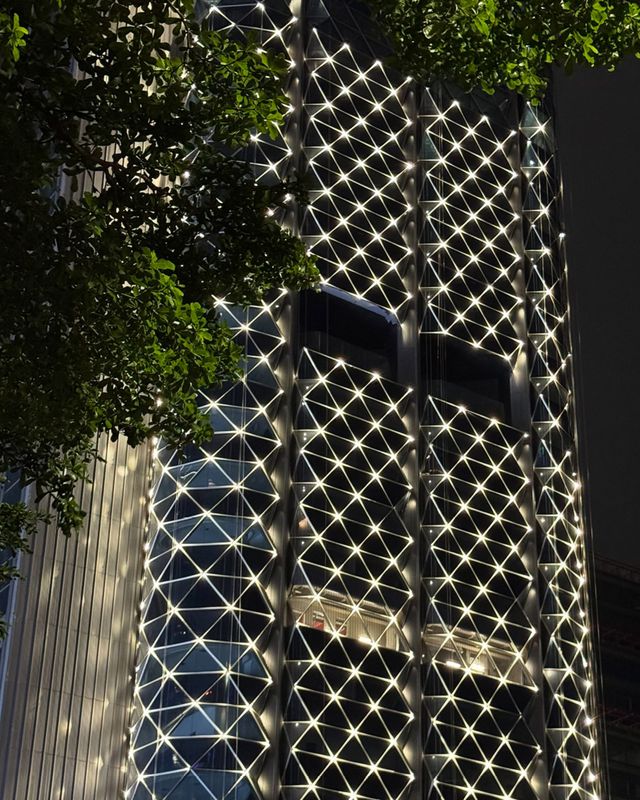 50亿!中国在建第一高银行总部大楼亮灯(图3) 50亿!中国在建第一高银行总部大楼亮灯(图3)