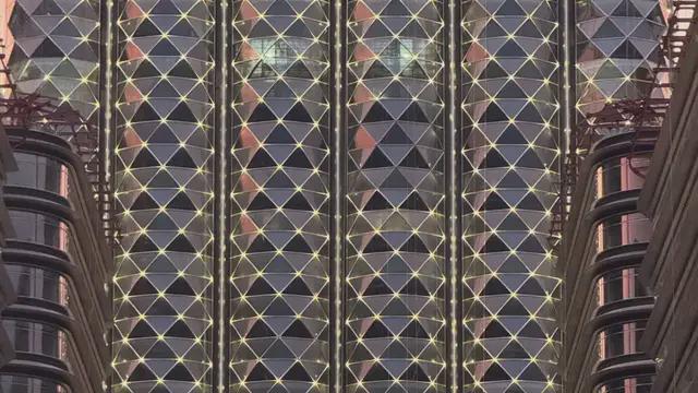 50亿!中国在建第一高银行总部大楼亮灯(图2) 50亿!中国在建第一高银行总部大楼亮灯(图2)