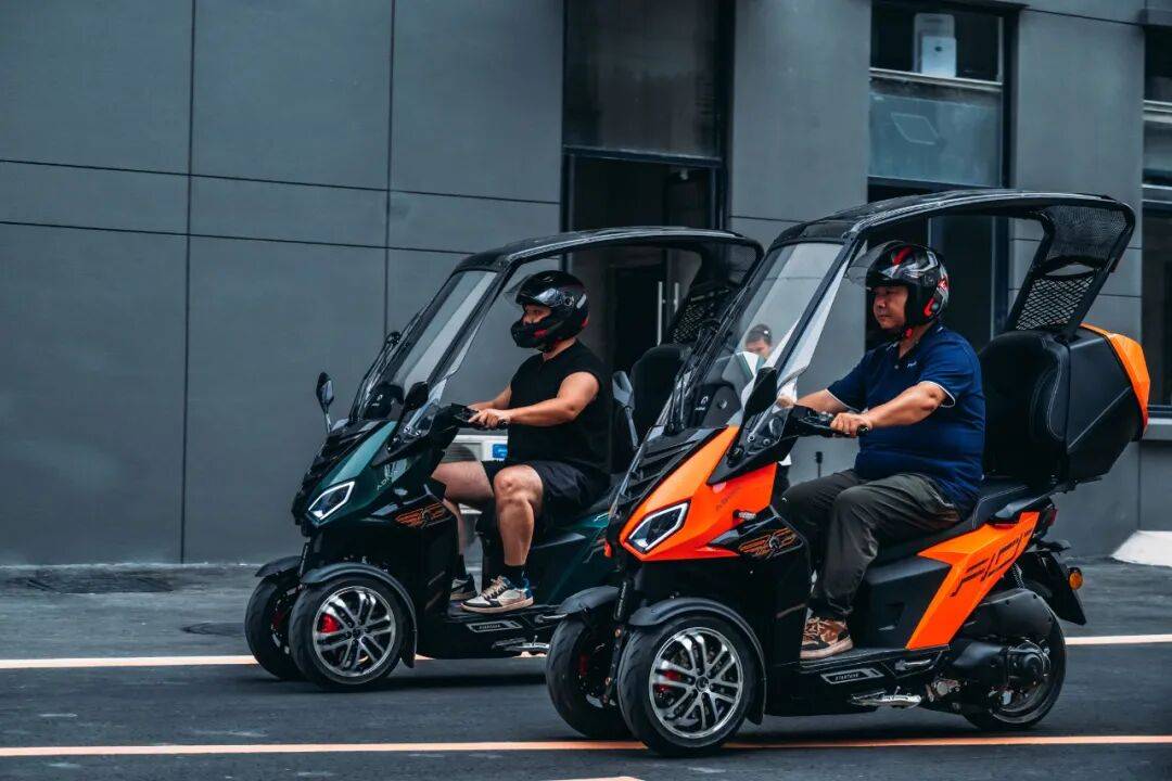 26800元比老头乐快比踏板舒服带蓬倒三轮阿迪瓦AD7-3智