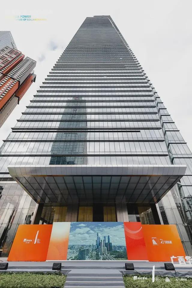 造价29亿!403米!广西第一高楼形如“水晶体”(图8) 造价29亿!403米!广西第一高楼形如“水晶体”(图8)